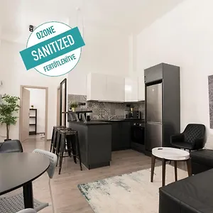 Standard By Hi5 - Rákóczi út 23 Budapest